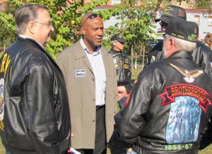Ward Six City Council candidate Darrel Thompson talks to veterans 
