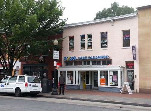 405 8th Street, SE, formerly XOXO Cleaners Slated to become &Pizza
