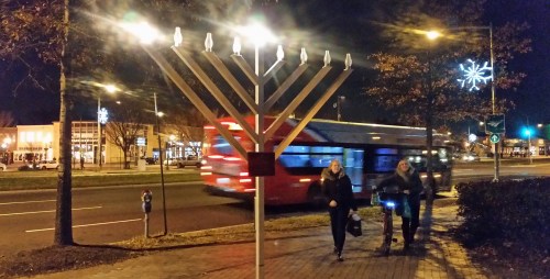 Sunday night, circa 6:15pm, NE Triangle of Eastern Market Metro Plaza 