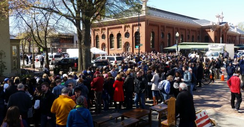 After the arrival of the First Lady, the celebrity alert attracted a large crowd of Sunday market goers.