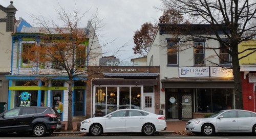 Hank's Oyster Bar at 633 Pennsylvania Avenue, SE