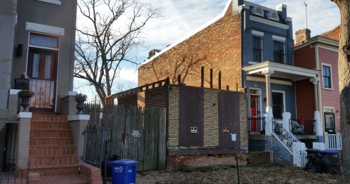 And SGA Architects began dismantling the Shotgun House in preparation for its reconstruction and development.  Photo from december 22, 2016.  